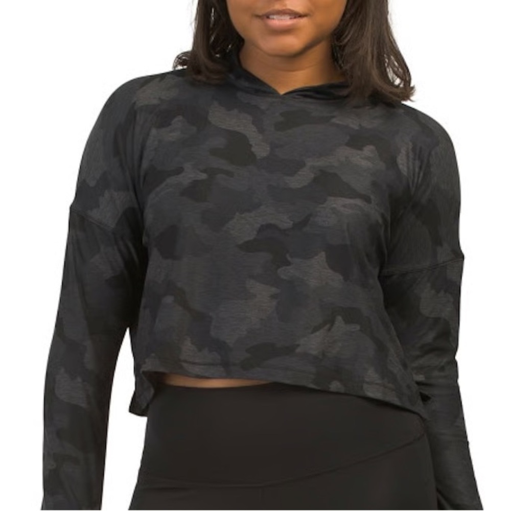 NWT Yogalicious Women's Black Camo Top size M New with tags